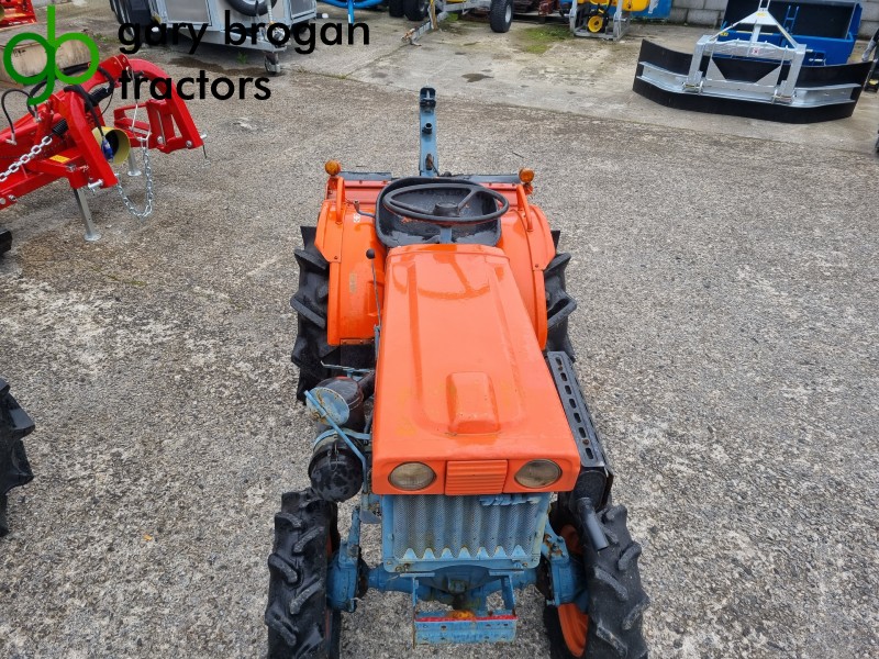 Kubota B7000 Compact Tractor